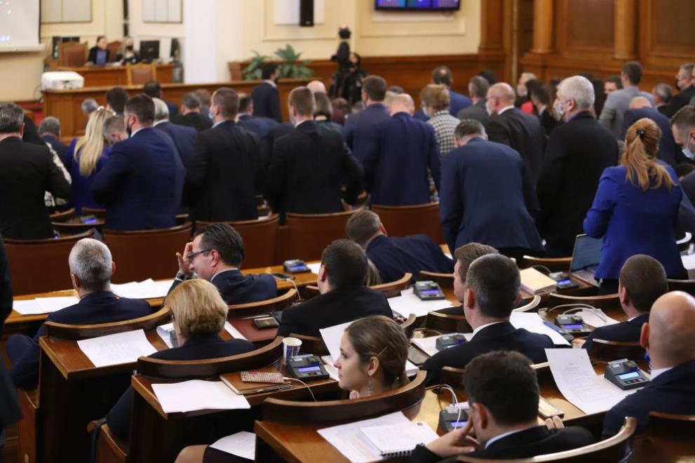 Парламентът продължава да гледа на второ четене законопроекта за държавния бюджет