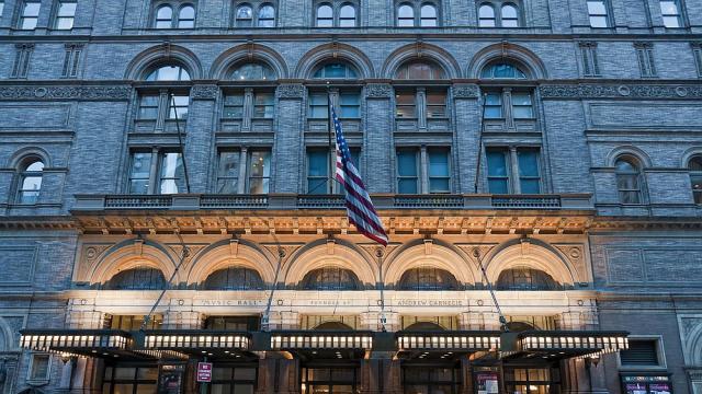 „Карнеги Хол” отмени концертите на диригент, подкрепящ Путин