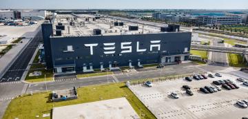 <p>Заводът на Tesla в Китай.</p>