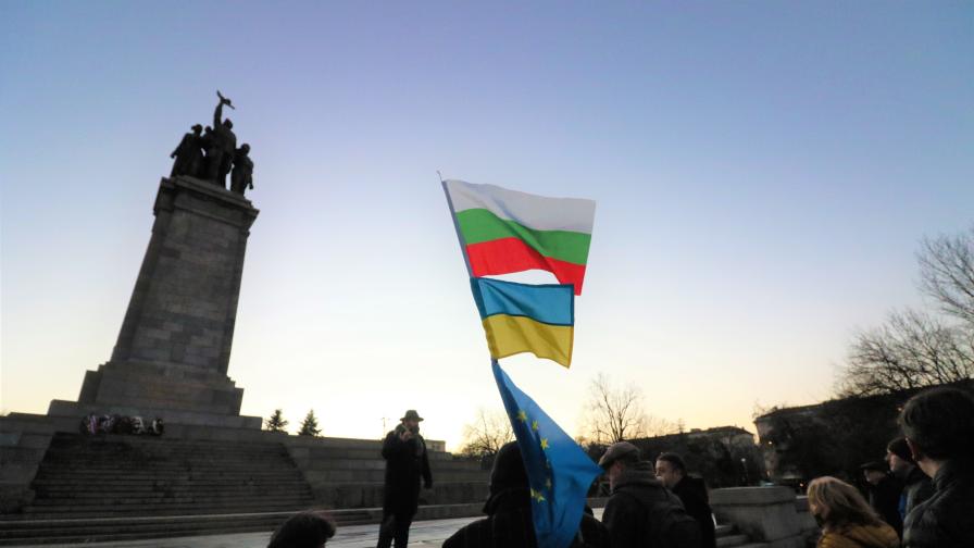 Местят паметника на Съветската армия в София