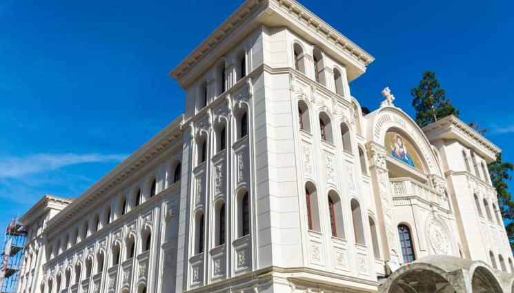 църква - Свещеник взима пари и не връща