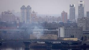 Ройтерс съобщи че районът югозападно от Киев е бил ударен