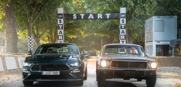 <p>Ford Mustang от 1968 г. (вдясно) - автомобилната икона от "Булит".</p>