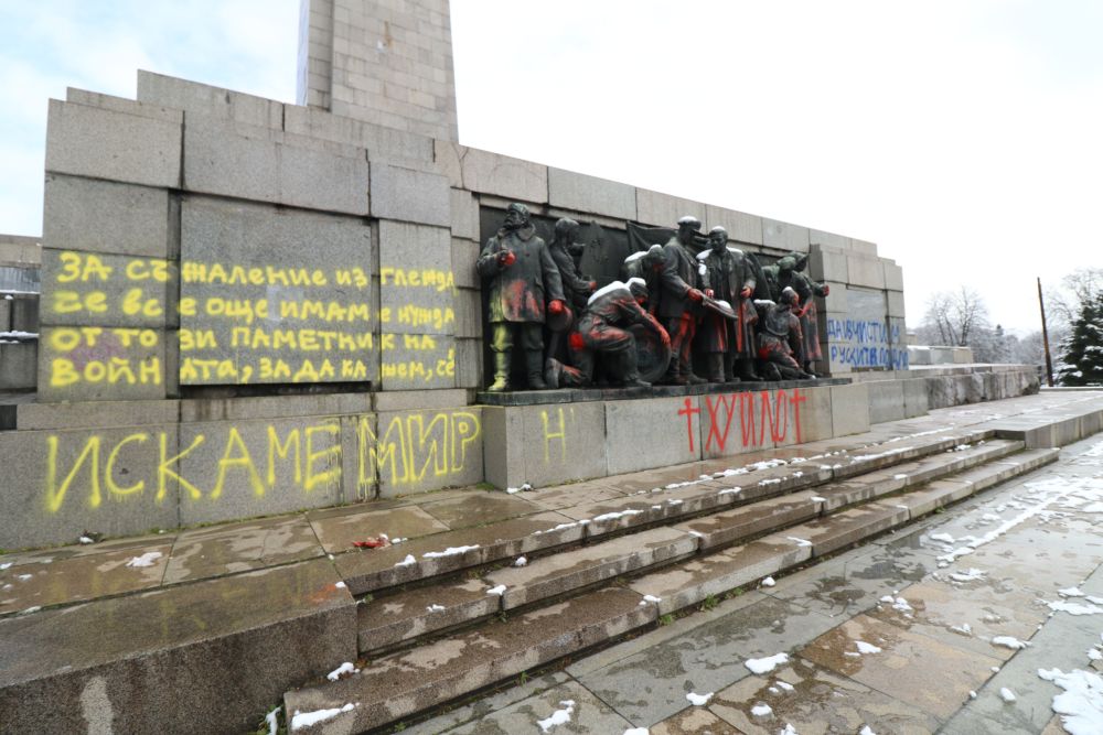 Написаното се вижда от всички, то оставя послания и предизвиква реакции...