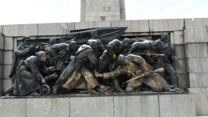 Във връзка с оскверняването на съветски паметници в София Русия