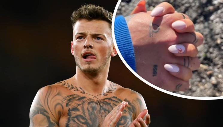 Бен Уайт - Английски национал заби пищна брюнетка. В края на януари се натискаше с една, сега бил обсебен от друга