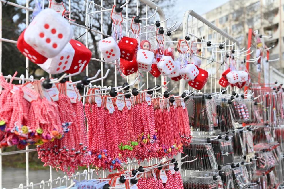 Мартениците също поскъпнаха заради инфлацията и по-скъпите материали, необходими за