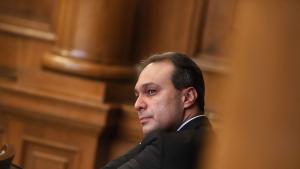 Народното събрание почти единодушно освободи Стефан Янев като министър на