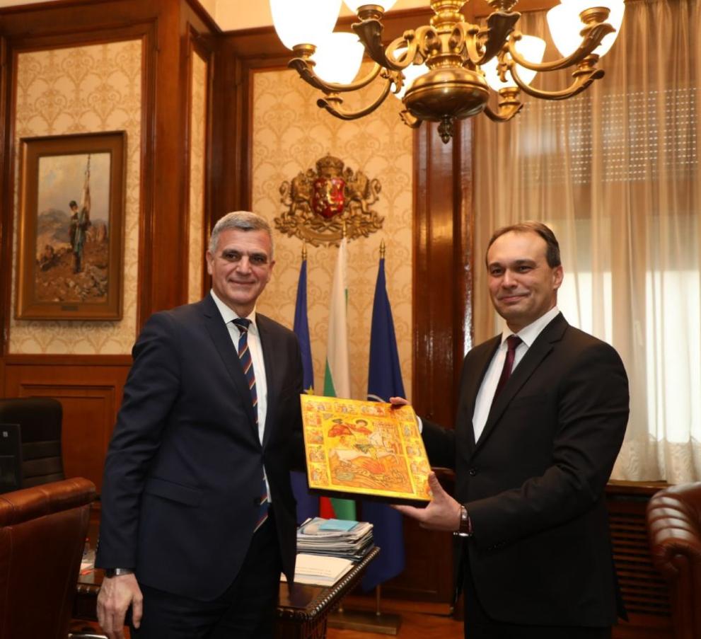 Драгомир Заков встъпи в длъжност министър на отбраната малко след