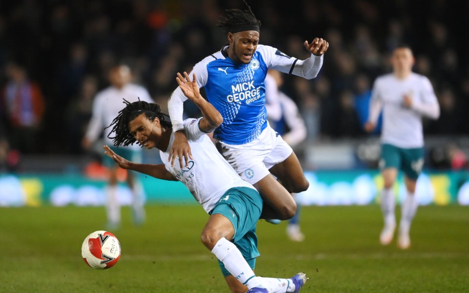 Питърбро и Манчестър Сити играят при резултат 0:0 в мач