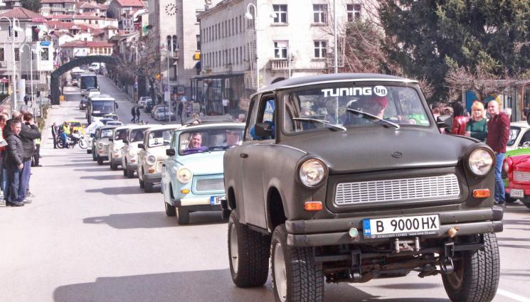 ТРАБАНТ ФЕСТ - Пукот на трабанти оглася Велико Търново