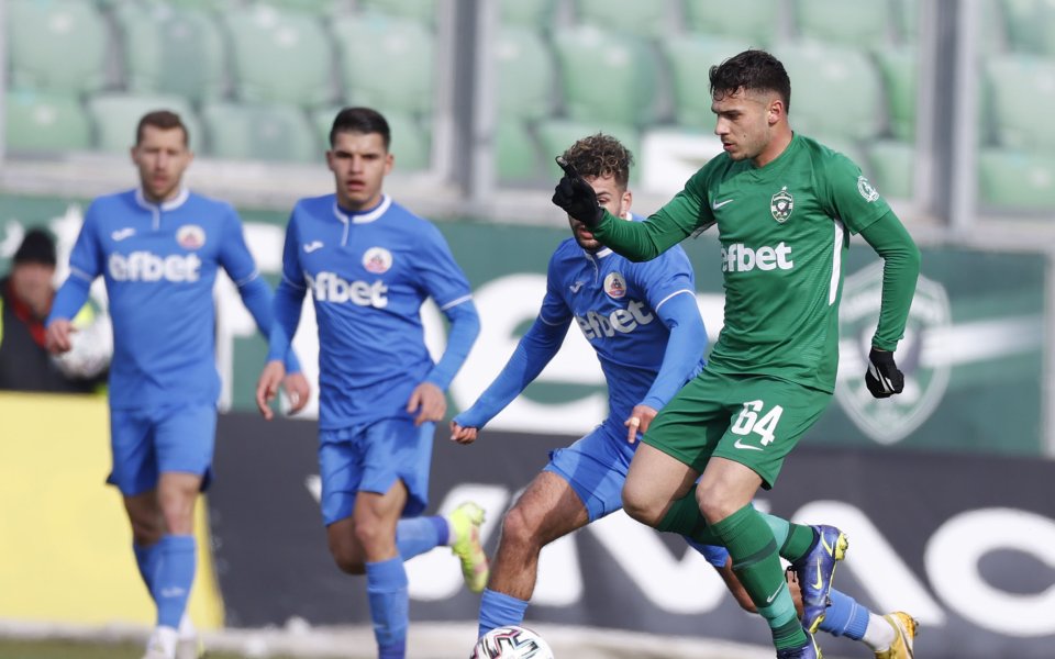 Отборите на Монтана и Лудогорец играят при резултат 0:3 в