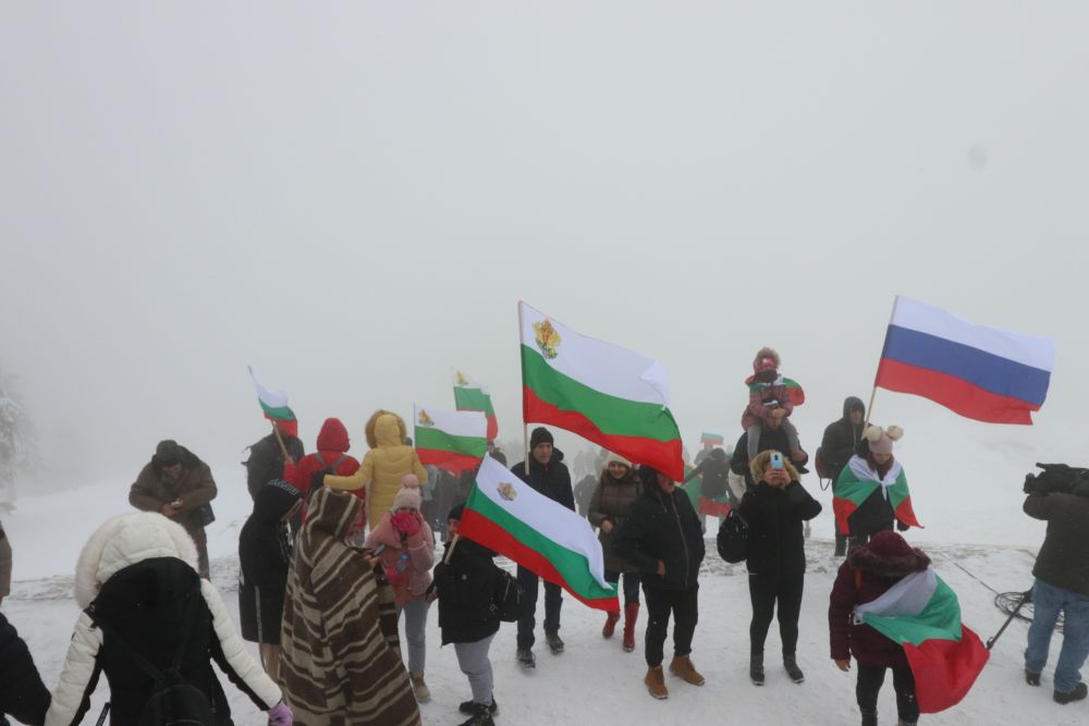 Стотици се качиха на Шипка на националния празник