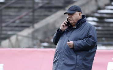 Президентът на Славия Венци Стефанов е на трибуните на