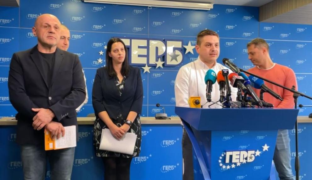 Младежкото ГЕРБ заедно с Томислав Дончев и Делян Добрев отговориха