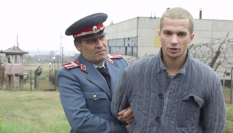 лео - Део влиза в затвора