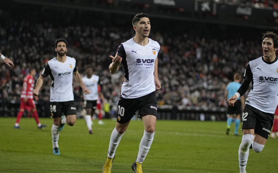 Валенсия победи Гранада с 3:1 у дома в мач от