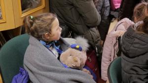 Над 200 украински деца евакуирани от сиропиталище в зона на