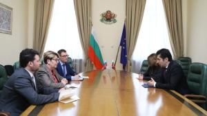 Министър председателят Кирил Петков разговаря с посланика на Русия в София