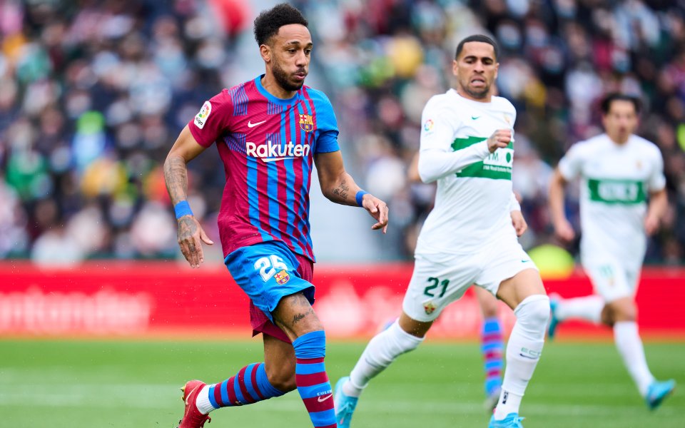 Отборите на Елче и Барселона играят при в сблъсък от