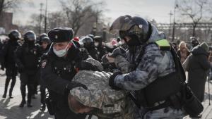 Около 5200 души участваха в неразрешени акции в Москва Санкт