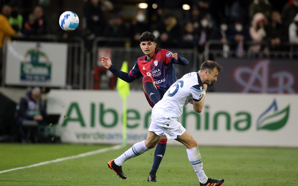 Ювентус ще се опита да привлече десния бек Раул Беланова