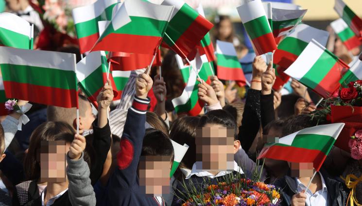 първолаци - Всеки трети учител иска: Оценка да смени емоджито за първолака