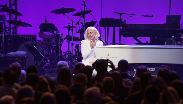 Лейди Гага - Лейди Гага започва световното си турне от Европа