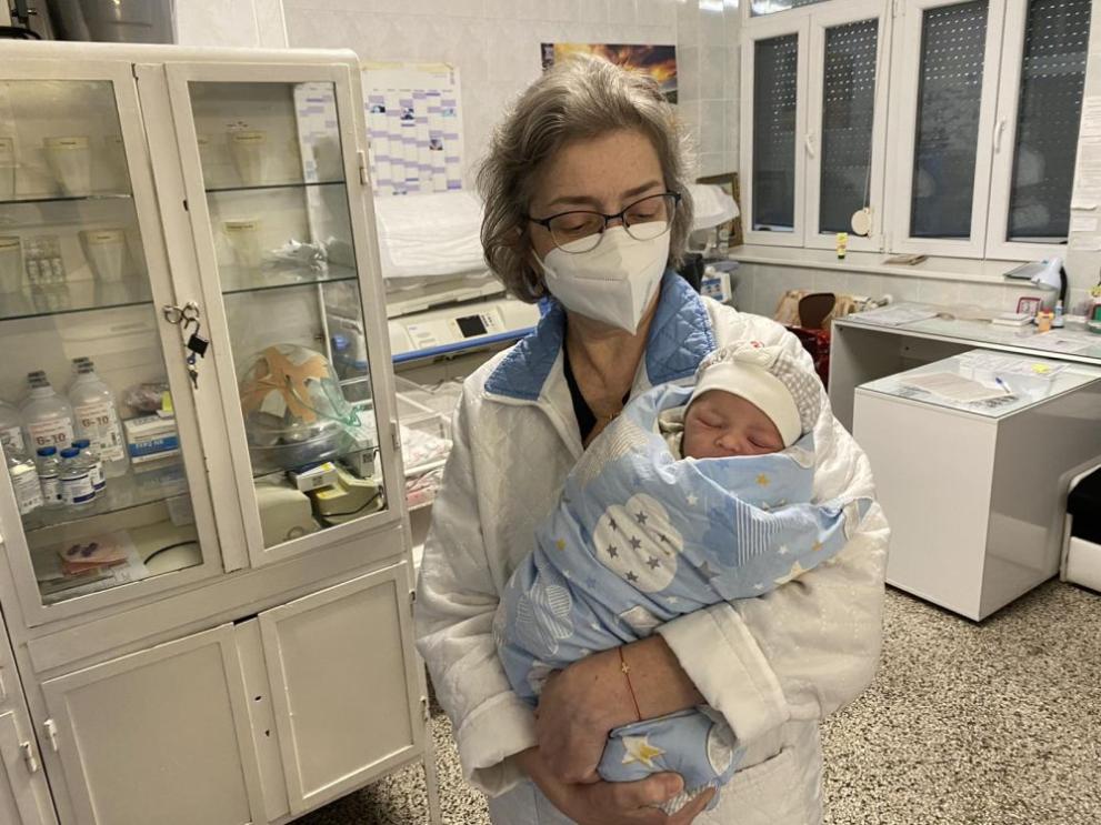 Жена, бягаща от войната в Украйна, роди здраво бебе в