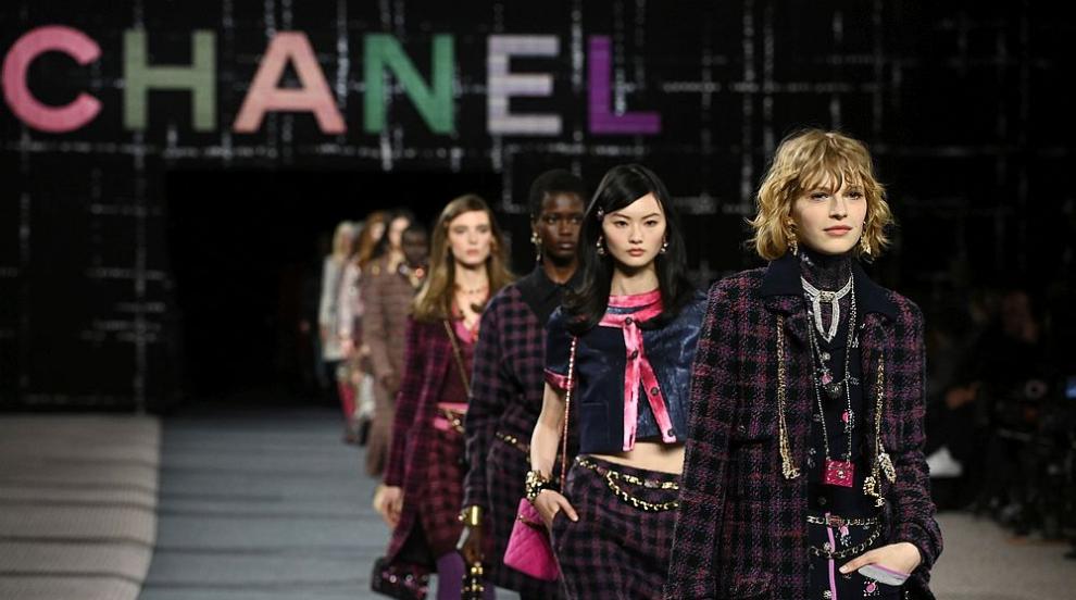 „Шанел“ заложи на шотландски пейзажи на Парижката седмица на модата (СНИМКИ)
