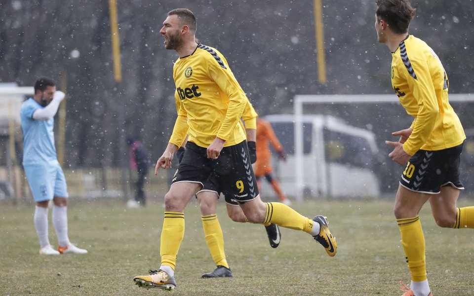 От Миньор Перник разкриха, че футболистите от първия тим на