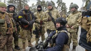 България трябва да окаже военна помощ на Украйна с въоръжения
