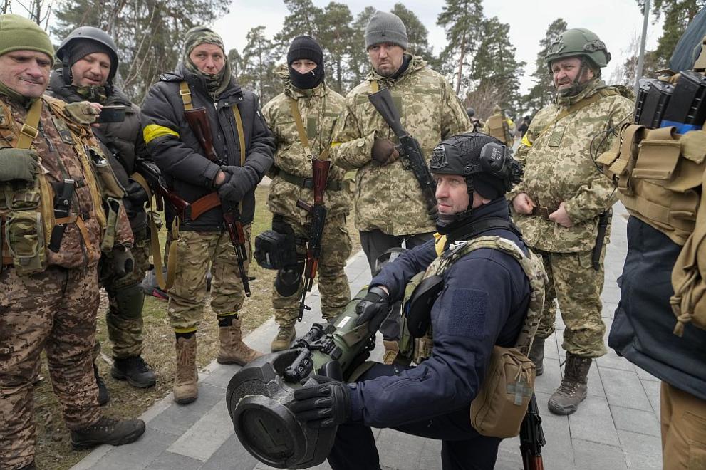 България трябва да окаже военна помощ на Украйна с въоръжения