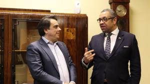Вицепремиерът по еврофондовете и министър на финансите Асен Василев разговаря