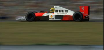 <p>Тези цветове ги помни всеки фен: Аертон Сена с McLaren Honda в Германия през 1990 г.</p>