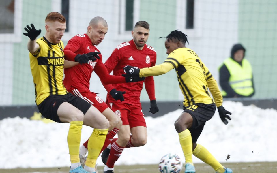 Отборите на ЦСКА 1948 и Ботев Пловдив играят при резултат