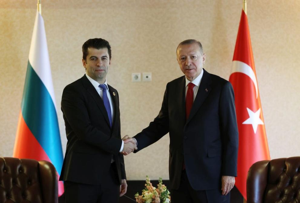 Премиерът Кирил Петков се срещна и разговаря с турския президент