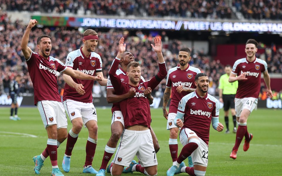 Отборът на Уест Хем Юнайтед продължава борбата си за участие