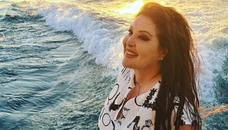 Драгана Миркович - ЛИКА-ПРИЛИКА: Драгана Миркович и сестра й – като две капки вода (СНИМКА)