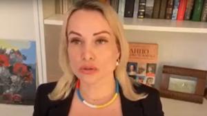 Журналистката Марина Овсянникова която снощи издигна протестен плакат в ефира