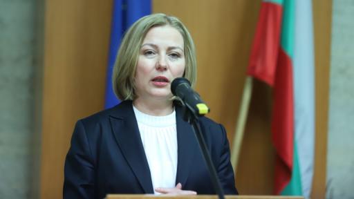 Надежда Йорданова: Целта на Радев е да излезе от президентството и да слезе на политическия терен