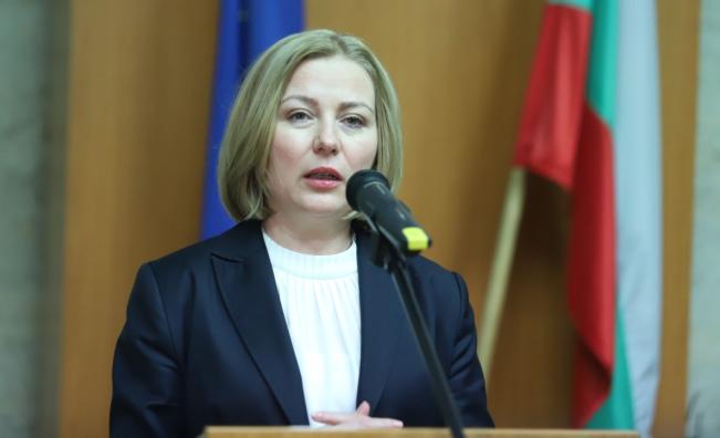 Надежда Йорданова: Целта на Радев е да излезе от президентството и да слезе на политическия терен