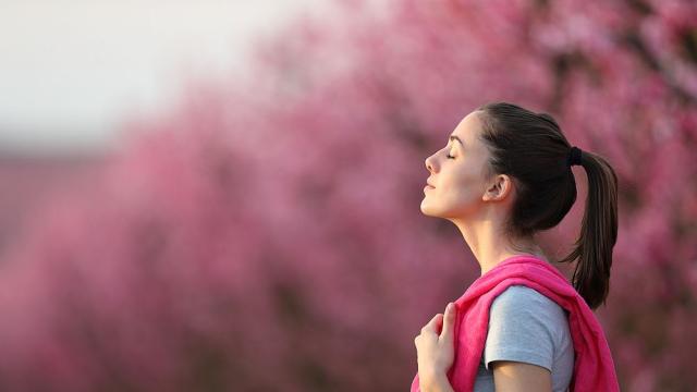 Лекар: Преборете пролетната умора с вода и дихателни упражнения