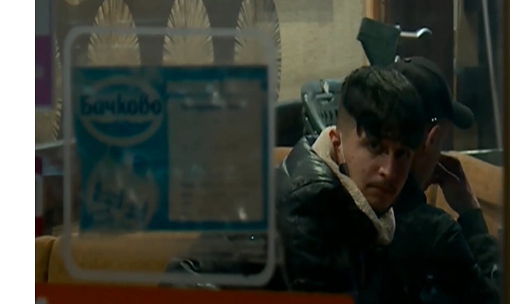 бой мигранти