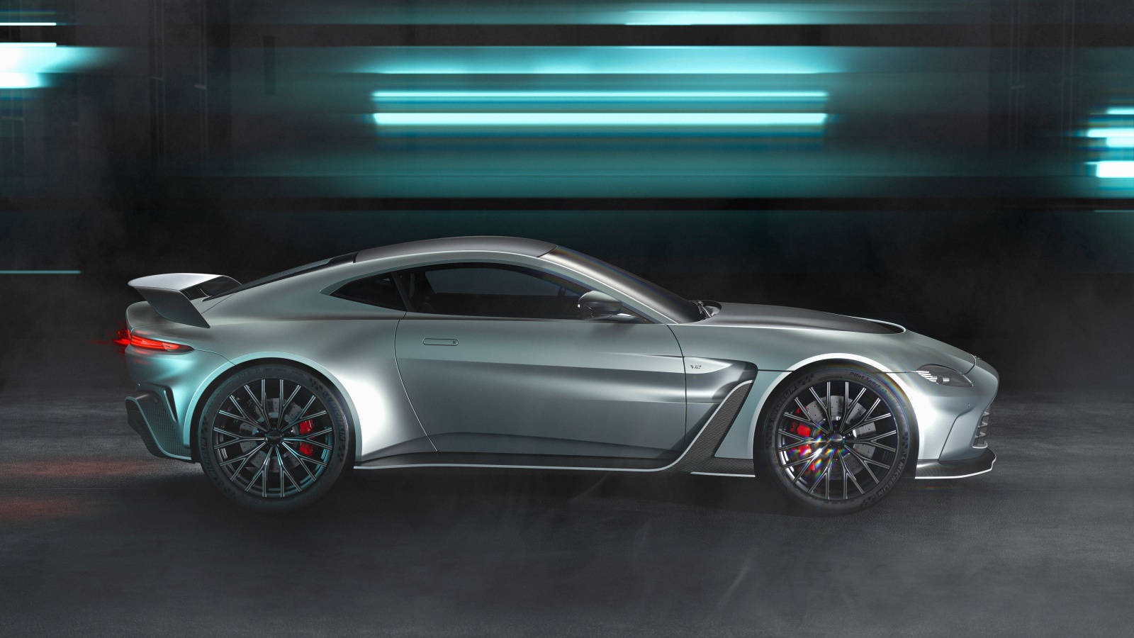 Aston Martin V12 Vantage ?>