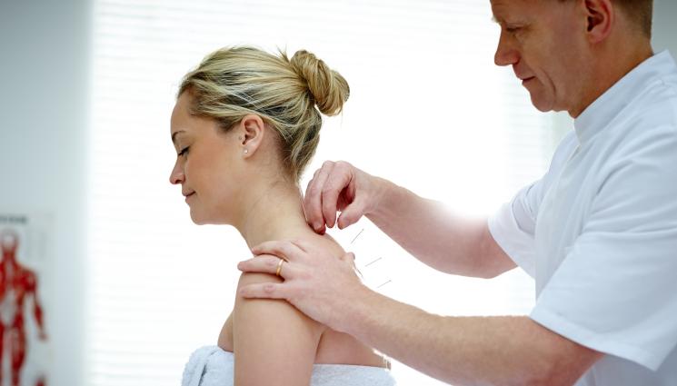 Биоритъм - БИОРИТЪМ: 300 лечители ни церят с глад и игли