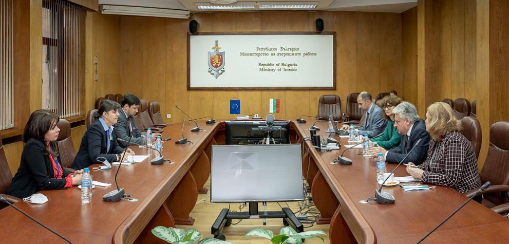  Лаура Кьовеши и Министерство на вътрешните работи 