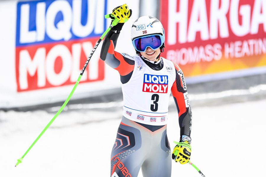 Рангхилд Мовинкел спечели последното състезание в женските алпийски ски от1