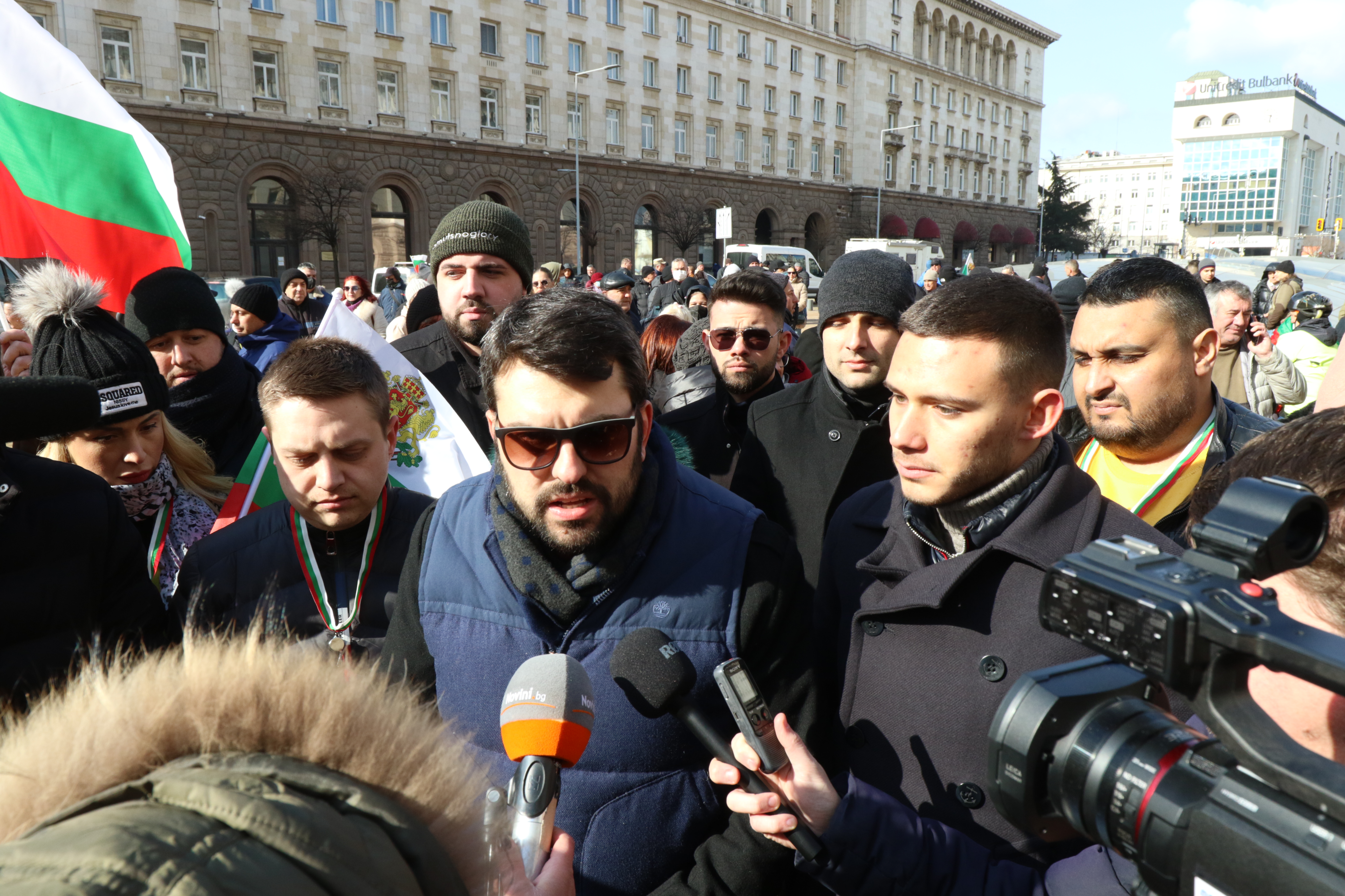 <p>Активисти на ГЕРБ на протест пред Министерски съвет в подкрепа на Борисов</p>