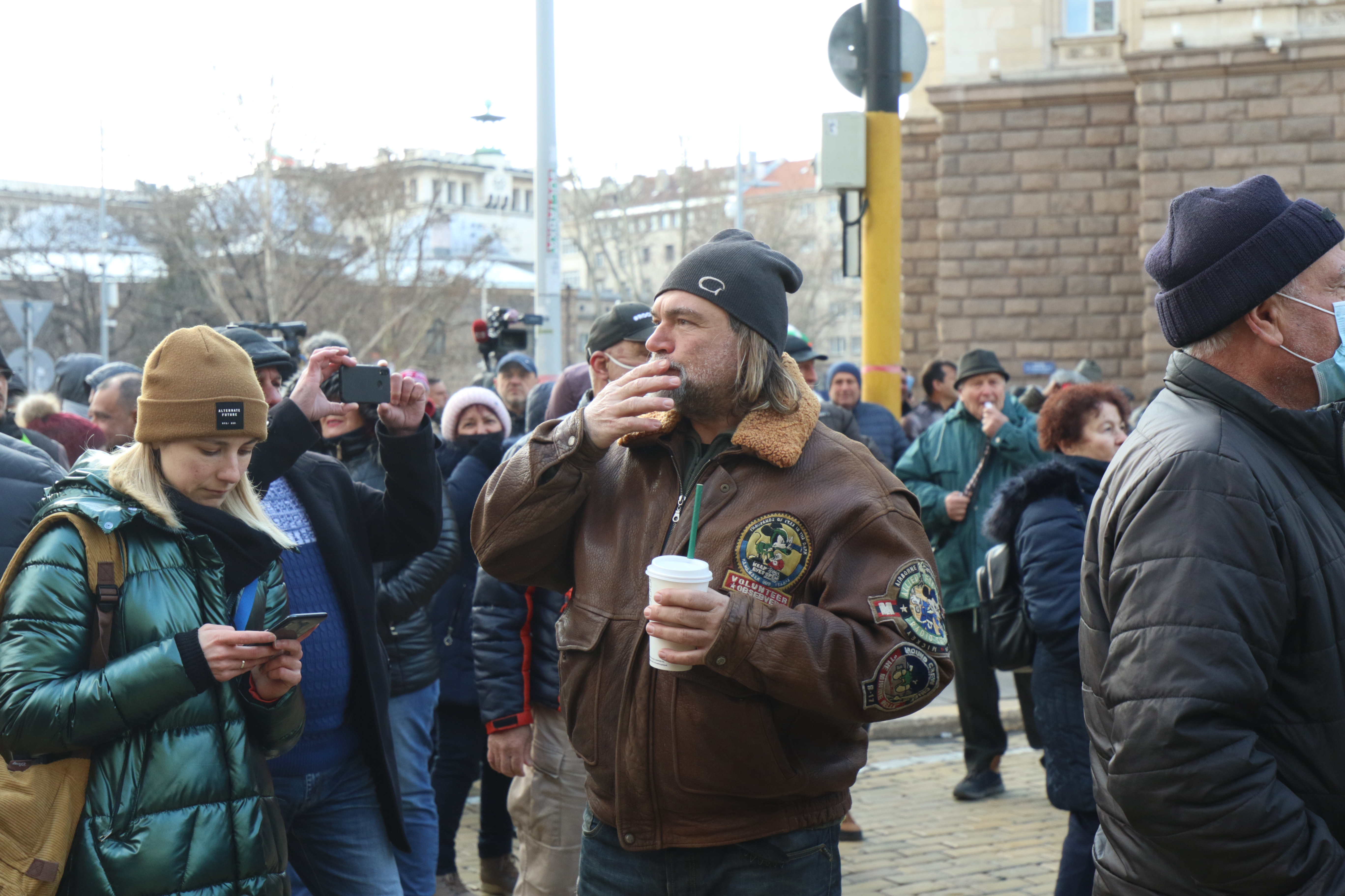 <p>Активисти на ГЕРБ на протест пред Министерски съвет в подкрепа на Борисов</p>